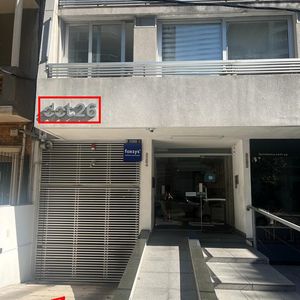 Cochera En Alquiler En Pocitos Sobre 26 De Marzo Entre Osorio Y Buxareo.