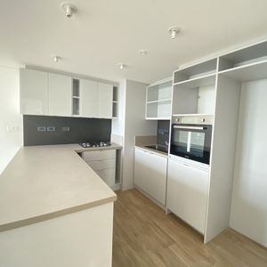 Alquiler En Edificio Joy Montevideo. Apartamento 2 Dormitorios, 2 Baños, Garage Y Box. Piso Alto!