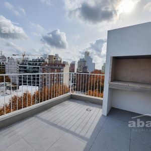 Venta Penthouse 2 Dormitorios En Cordón Al Frente Con Balcón Y Parrillero