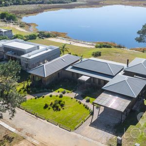 Venta Y Alquiler De Casa En Barrio Cerrado De 5 Dormitorios En Laguna Escondida, José Ignacio