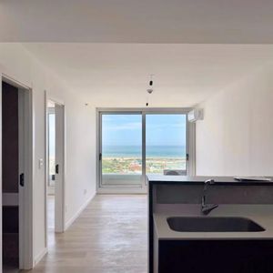 Alquiler De Apartamento 1 Dormitorio Con Terraza En Carrasco, Montevideo.