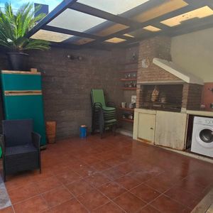Venta Casa 3 Dormitorios Dos Plantas, Con Cochera Y Amplio Patio En Malvin
