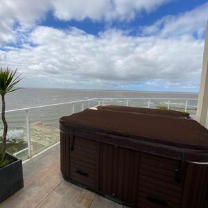 Alquiler Apartamento Monoambiente Amoblado Con Vista Al Mar En Parque Rodo.