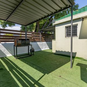 Apartamento De Dos Dormitorios En Alquiler En La Comercial