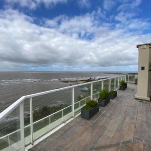 Alquiler Apartamento Monoambiente Amoblado Con Vista Al Mar En Punta Carretas