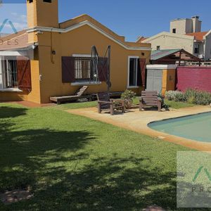 Casa Venta 4 Dormitorios Calefacción Barbacoa Piscina Garaje X 2 Rambla Barra De Carrasco