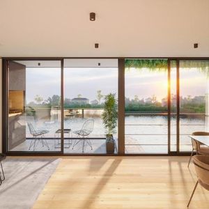 Venta Apartamento De 3 Dormitorios En Parque Miramar.