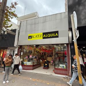 8 De Octubre Esq. Viana, 75 M2 Salón + Deposito, 5m De Frente 