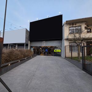 Av Italia Proximo Comercio, Zona De Outlets, 8,5 Mts De Frente, 300 M2 De Salón + Explanada De 50 M2 !!