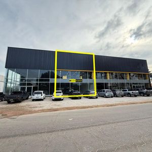 Alquiler Local Comercial De 233 M² Cerca De Punta Shopping. Excelente Frente