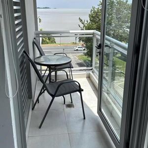 Alquiler De Apartamento De 1 Dormitorio En Colonia Del Sacramento Sobre La Rambla