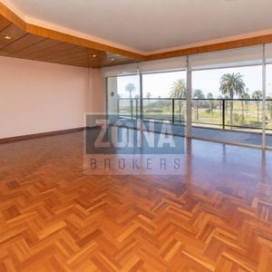 Apartamento En Venta En Punta Carretas 3 Dormitorios 3 Baños Servicios Al Frente Garaje
