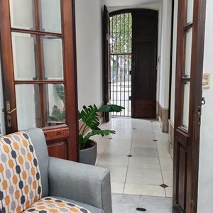 Venta De Casa, 3 Dormitorios, Con Garaje, Luminoso Y Muy Bien Ubicado