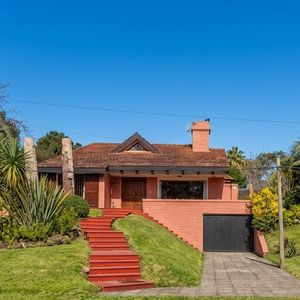 Venta De Chalet De Categoría En San Rafael: Living En Doble Altura, Piscina Y Barbacoa