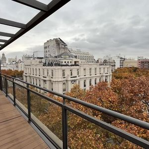 Venta De Apartamento De 3 Dormitorios En El Centro Con Terraza