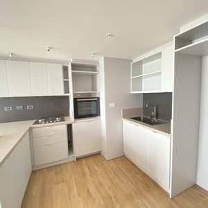 Alquiler  De Apartamento En Edificio Joy Montevideo, 1 Dormitorio, Garage, Balcón.
