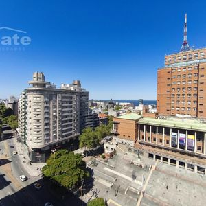 Apartamento De 1 Dormitorio En Centro Piso 12 Al Frente (montevideo)