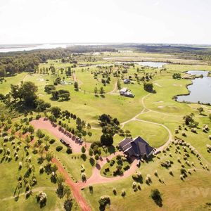 Lote De 2527 M2 Ubicado En Barrio Privado Carmelo Golf .