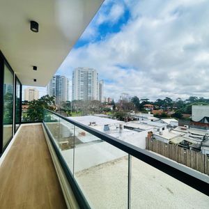 Venta Apartamento De 2 Dormitorios Con Gran Terraza En Punta Del Este