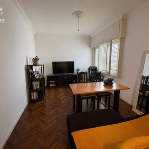 Apartamento De Dos Dormitorios En Venta Con Renta En Tres Cruces - 007