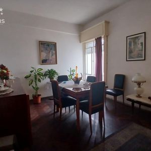 Apartamento De Dos Dormitorios En Venta Con Renta En Tres Cruces - 010