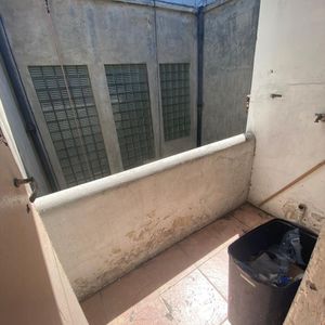 Apartamento De Tres Dormitorios En Venta Con Renta En Tres Cruces - 108