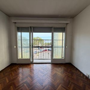 Apartamento 1 Dormitorio Con Balcón En Barrio Sur Y Vista A Embajada De Estados Unidos
