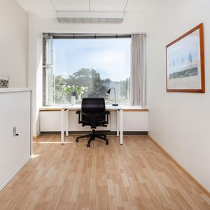 Espacio De Oficina En Renta Para 1 Persona En Montevideo, Del Plata