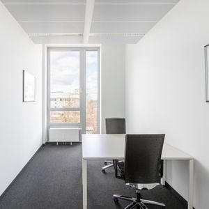 Espacio De Oficina En Renta Para 2 Personas En Montevideo, Del Plata