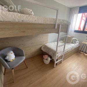 Venta De Apartamento De 1 Dormitorio Con Vista Hacia La Rambla Sobre Av. Italia