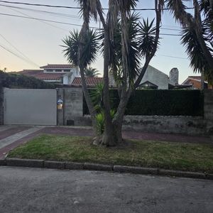Murillo Proximo Cooper, 205 M2, Terreno De 500 M2, 3 Dormitorios, 3 Baños, Cochera Y Gge, Excelente Estado !!