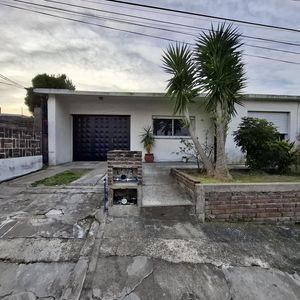 Venta De Propiedad Con 3 Casas, En Colonia Del Sacramento