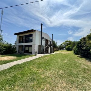 Apartamento En Alquiler De 1 Dormitorio Semi Amoblado Frente A Plaza De Toros De Colonia
