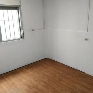 Alquilo Apartamento 2 Dormitorios, Muy Seguro. Cerca De Supermercados, Colegios, Plazas. Sin Gastos Comunes. Zona Ituzaingó.
