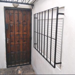 Alquilo Apartamento 2 Dormitorios, Muy Seguro. Cerca De Supermercados, Colegios, Plazas. Sin Gastos Comunes. Zona Maroñas.