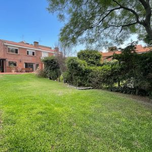 Venta De Casa 3 Dormitorios En Carrasco Sobre Av. Italia