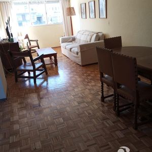 Apartamento En Buena Ubicación De Montevideo 