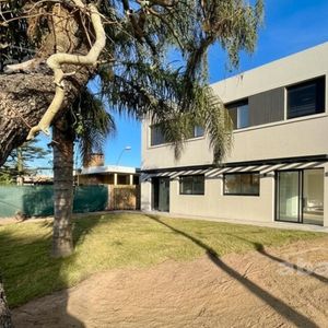 Venta Casa De 3 Dormitorios A Estrenar - Lagomar Sur