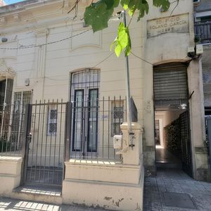 Apartamento Tipo Ph, En Venta, 1 Dormitorio, Terraza Con Parrillero, Para Refaccionar Punta Carretas