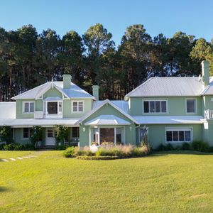 Exclusiva Residencia Con Vista Al Río En Club De Campo El Faro, Colonia Del Sacramento