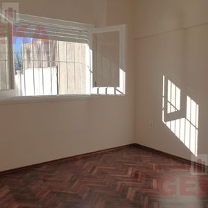 Muy Cómodo Y Luminoso. Reciclado. Ubicado A Pasos Del Shopping Tres Cruces.