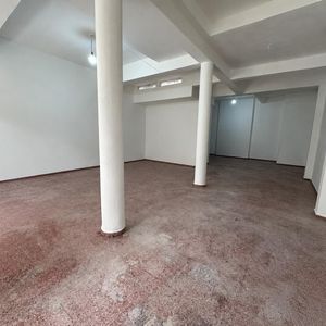 Venta Local Comercial Ubicado Al Frente. Tres Cruces. A Dos Cuadras De Av. 18 De Julio