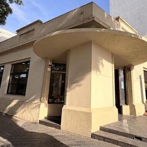 Excelente Local Comercial En Alquiler En Esquina 