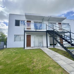 Apartamento En Venta  De 1 Dormitorio Con Patio Y Estacionamiento A Metros De Rambla Costanera