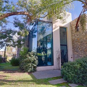 Casa De Diseño En Lomas De La Tahona