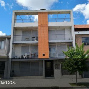 Venta De Apartamento De 2 Dormitorios Con Terraza Próximo A Nuevo Centro Shopping
