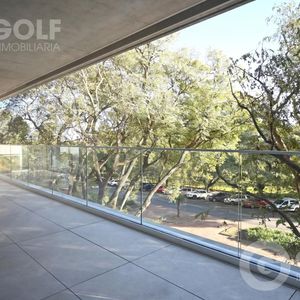 Venta De Apartamento 3 Dormitorios Con Servicio Y Cochera En Punta Carretas