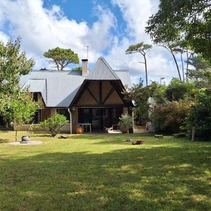Alquiler Anual Casa 4 Dormitorios Playa Mansa, Punta Del Este, A Pasos Del Mar