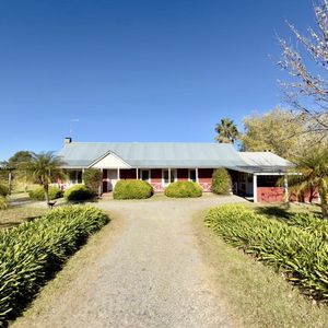 Venta/alquiler De Chacra Con Piscina En Laguna De Los Patos, Colonia