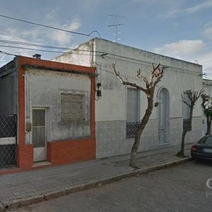Casa En Buena Ubicación De La Ciudad De Carmelo